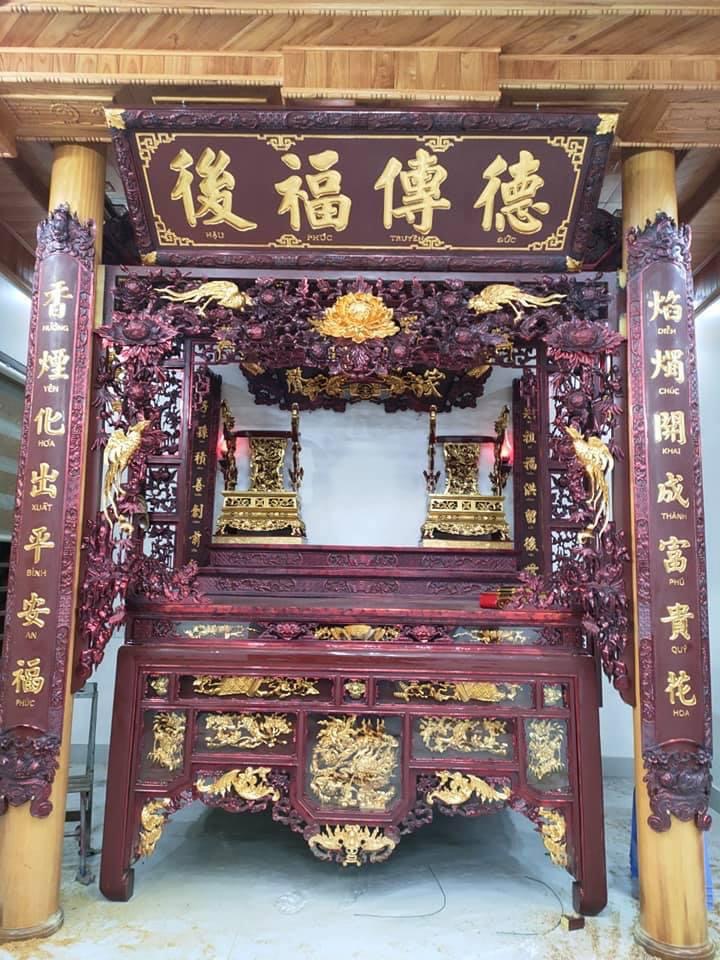 Gian thờ đẹp đánh vecni và thếp vàng chữ 9999