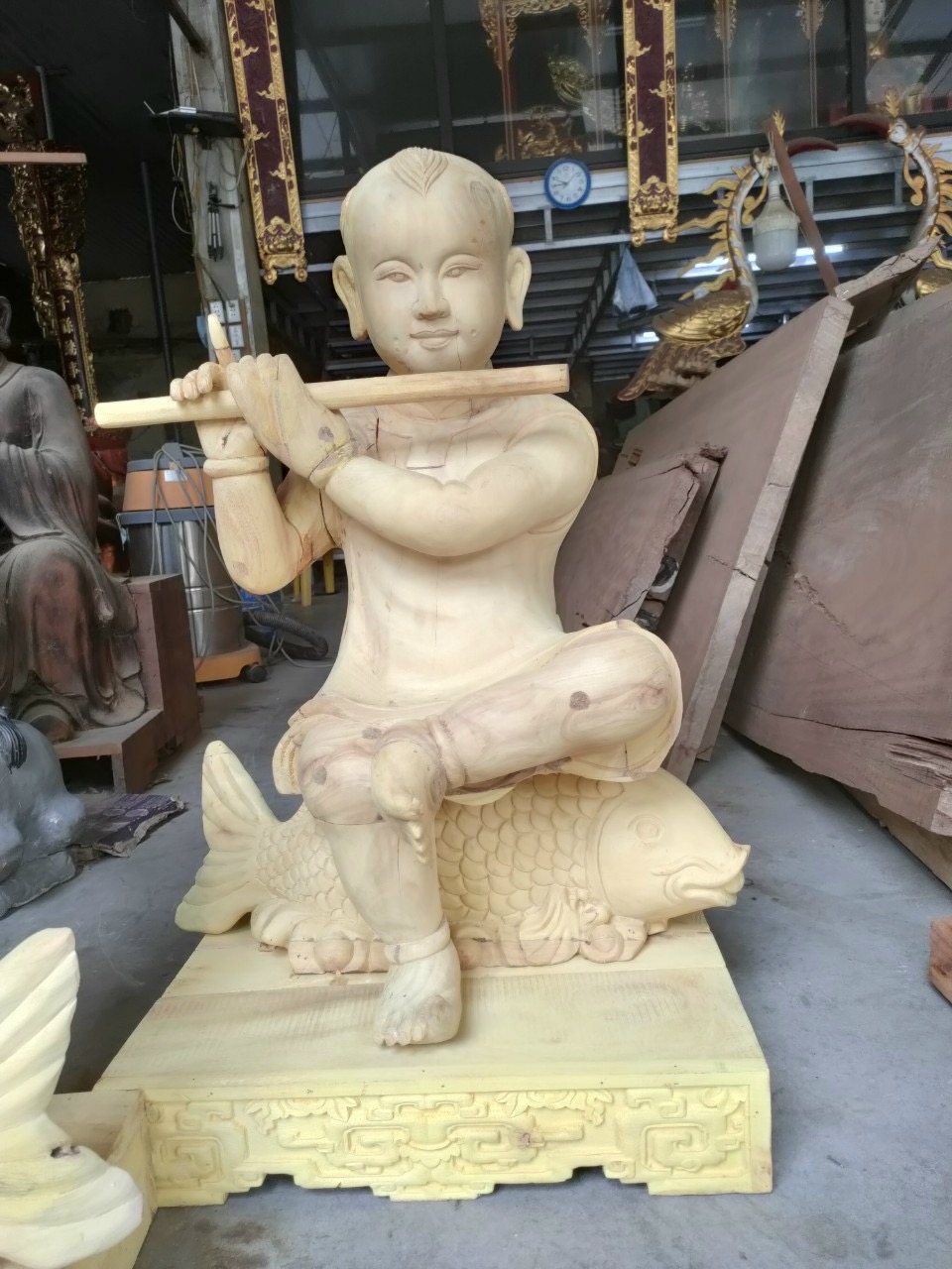 Cậu Thổi sáo Gỗ mít