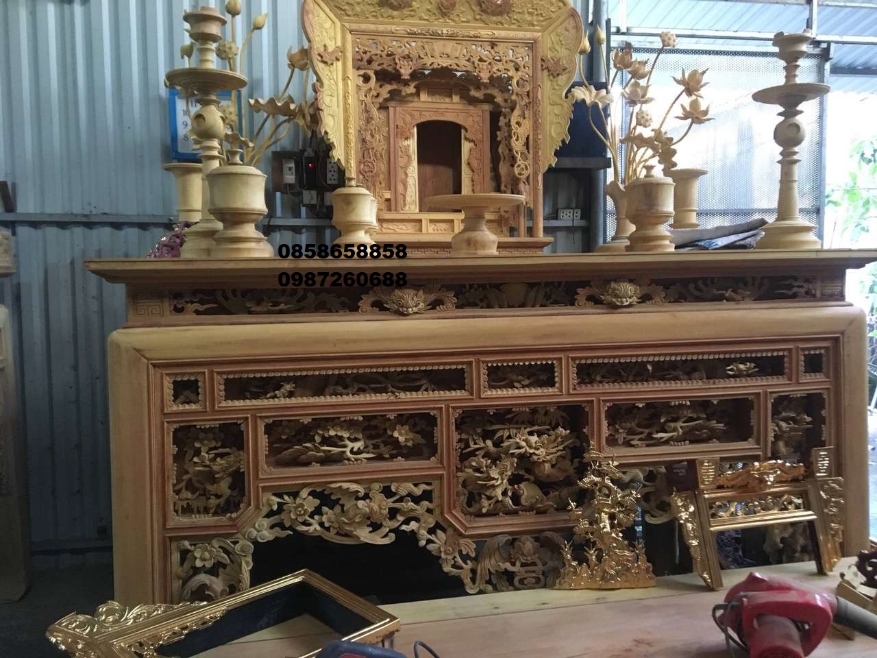 Bàn thờ gia tiên theo phong tục Việt Nam